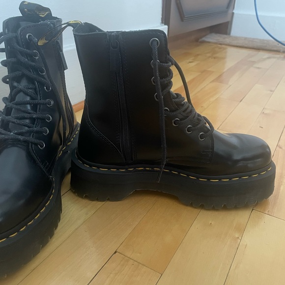 Dr. Martens - Picture 2 of 4